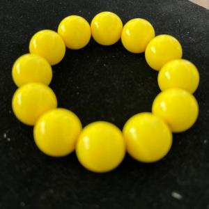 Photo of Unbranded yellow plastic beaded bracelet stretchy