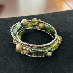 Photo of Neutral green and brown wire bracelet