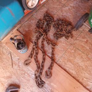 Photo of TOW CHAIN AND 2 RATCHET STRAPS
