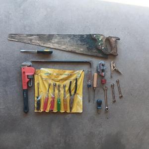 Photo of HAND TOOLS (2)