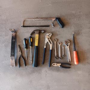Photo of VARIOUS HAND TOOLS