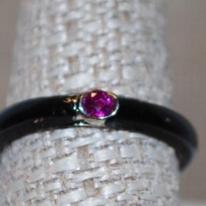 Photo of Size 10 Black Enamel Style Ring with Single Round Red Stone (2.3g)