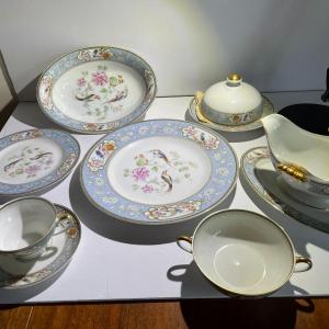 Photo of Vintage Lot Hutschenreuther Selb China Pieces w/12 Dinner Plates, and a Total of