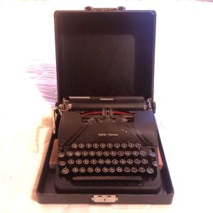 Photo of VINTAGE SMITH-CORONA STERLING MANUAL TYPEWRITER IN CASE