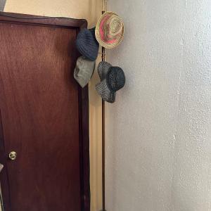 Photo of TENSION POLE HANGER AND 4 WOMENS HATS