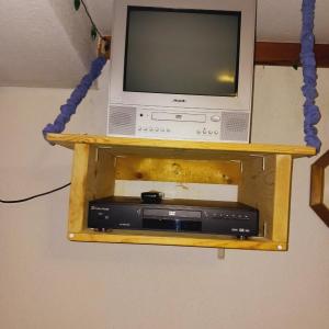 Photo of APEX COMBO TV/DVD PLAYER AND SAMSUNG DVD PLAYER W/REMOTE