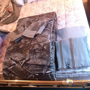 Photo of REALTREE HARDWOODS CAMOUFLAGE KING SIZE COMFORTER, SHAMS, SHEETS AND PILLOW CASE