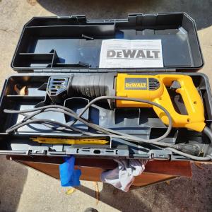 Photo of DeWalt DW303M VS Reciprocating Saw w Blades & Box Tested