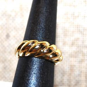 Photo of Size 5 All Gold Tone Ring with Swirls on Half the Band (4.1g)