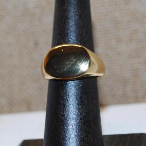 Photo of Size 5 All Gold Tone Ring with Oval Flat Top (4.6g)