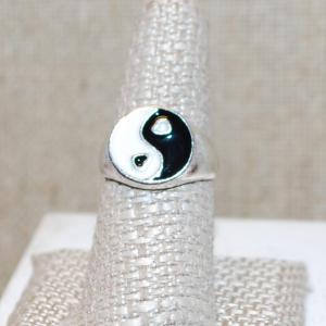 Photo of Size 8 "Yin Yang" Enameled Style Ring on a Silver Tone Band (5.0g)