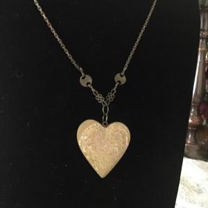 Photo of Mother of pearl heart pendant necklace