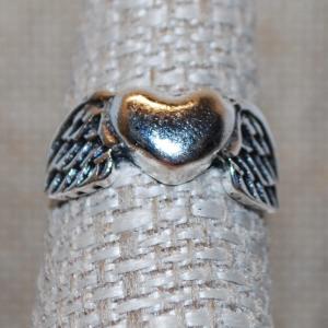 Photo of Size 7 All Silver Tone "Flying Heart" Ring (2.8g)