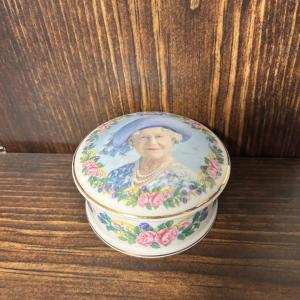 Photo of The Queen Of England Jewelry Dish