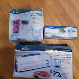 Photo of New Seal“¢a“¢Meal Vacuum food sealer w/additional bags and cannisters