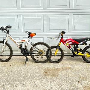 Photo of Set of 2 Kids' Dirt Bikes - Jeep Comanche and Moto Bike