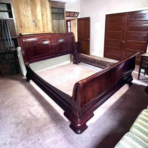 Photo of Gorgeous Solid Wood King Sized Sleigh Bed Frame