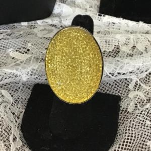 Photo of Sparkly yellow adjustable costume ring