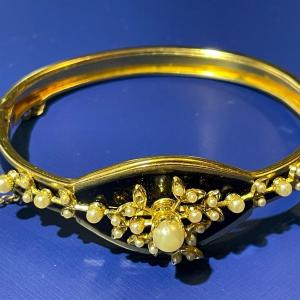 Photo of Vintage Gold-tone Seed Pearl Hinged Bangle Bracelet Standard Size 7" in Good Con