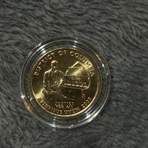 Photo of 2009 District of Columbia U S gold coin quarter