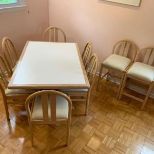 Photo of LOT 154 K: 80's Style Dining Table, 6 Chairs, & 2 Bar/Counter Chairs/Stools