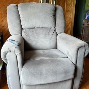 Photo of Catnapper Electronic Recliner (First Floor)