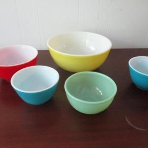 Photo of Set of Five Pyrex Mixing Nesting Bowls