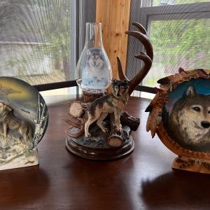 Photo of Wolves Lamp Lot