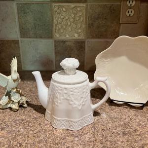 Photo of Lenox Cardinal, Teapot and Bowl
