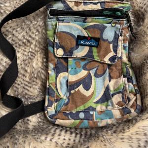 Photo of KAYU women’s medium size shoulder purse