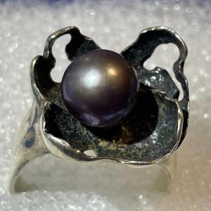 Photo of Vintage Preowned Sterling Silver Gray Pearl Ring Size 7-1/2 as Pictured.