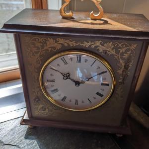 Photo of Battery Operated Mantel Clock
