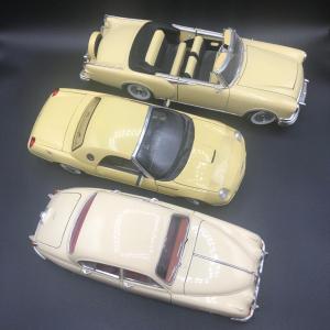 Photo of LOT 24L: 1/18 Scale Model Cars: Road Signatures 1953 Packard Caribbean, Maisto F