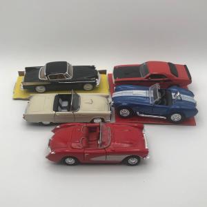 Photo of LOT 26L: Model Cars - Welly 1957 Chevrolet Corvette, Welly 1956 Ford Thunderbird