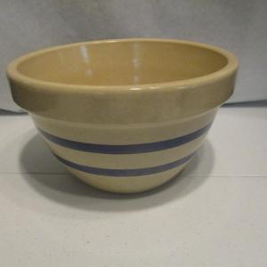 Photo of 9" 2 1/2" qt Robinson Ransbottom Roseville Mixing Bowl
