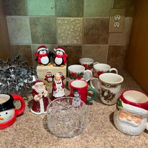 Photo of Christmas Mix Mug Lot