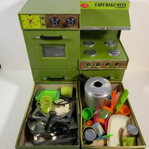 Photo of LOT 153 B: Vintage Betty Crocker Easy Bake Oven by Kenner W/ Doll House Miniatur
