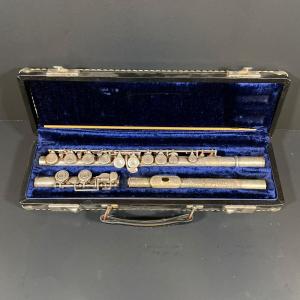 Photo of LOT 115B: Artley Flute w/ Carrying Case