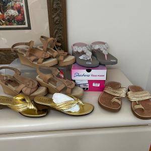 Photo of Lot of 5 Pairs Women’s Sandals
