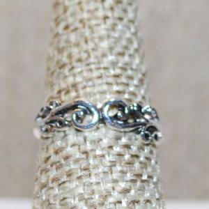 Photo of Size 6¼ Dainty Silver Tone Swirls Ring (0.4g)