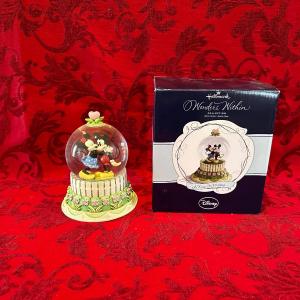 Photo of “A KISS FOR MICKEY” WONDERS WITHIN COLLECTION WATER GLOBE