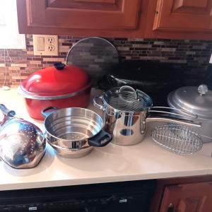 Photo of LARGE COLLECTION OF COOKWARE