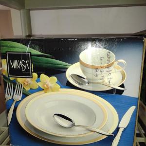Photo of Mikasa 'Palatial Gold' Dinnerware Set- 20 Piece Service for Four (Choice A)
