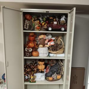 Photo of A LARGE COLLECTION OF FALL & THANKSGIVING DECORATIONS