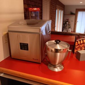 Photo of MAGIC CHEF ICE MAKER AND AN ICE BUCKET