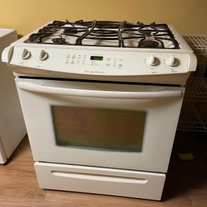 Photo of LOT 79B: Frigidaire Stovetop Oven (untested)