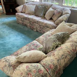 Photo of LOT 67F: Floral Couch & Love Seat