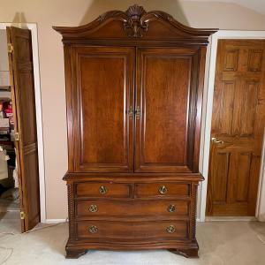 Photo of LOT 33M: Stanley Furniture Armoire