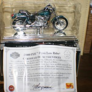 Photo of Maisto Harley Davidson Two Tone 2000 FXDL Dyna Low Rider Die Cast Motorcycle