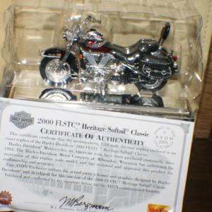 Photo of Maisto Harley Davidson Two Tone 2000 FLSTC Heritage Soft Tail Die Cast Motorcycl